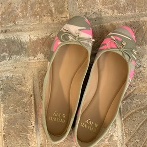 Womens gently worn size 8 crown and ivy ballet flats
